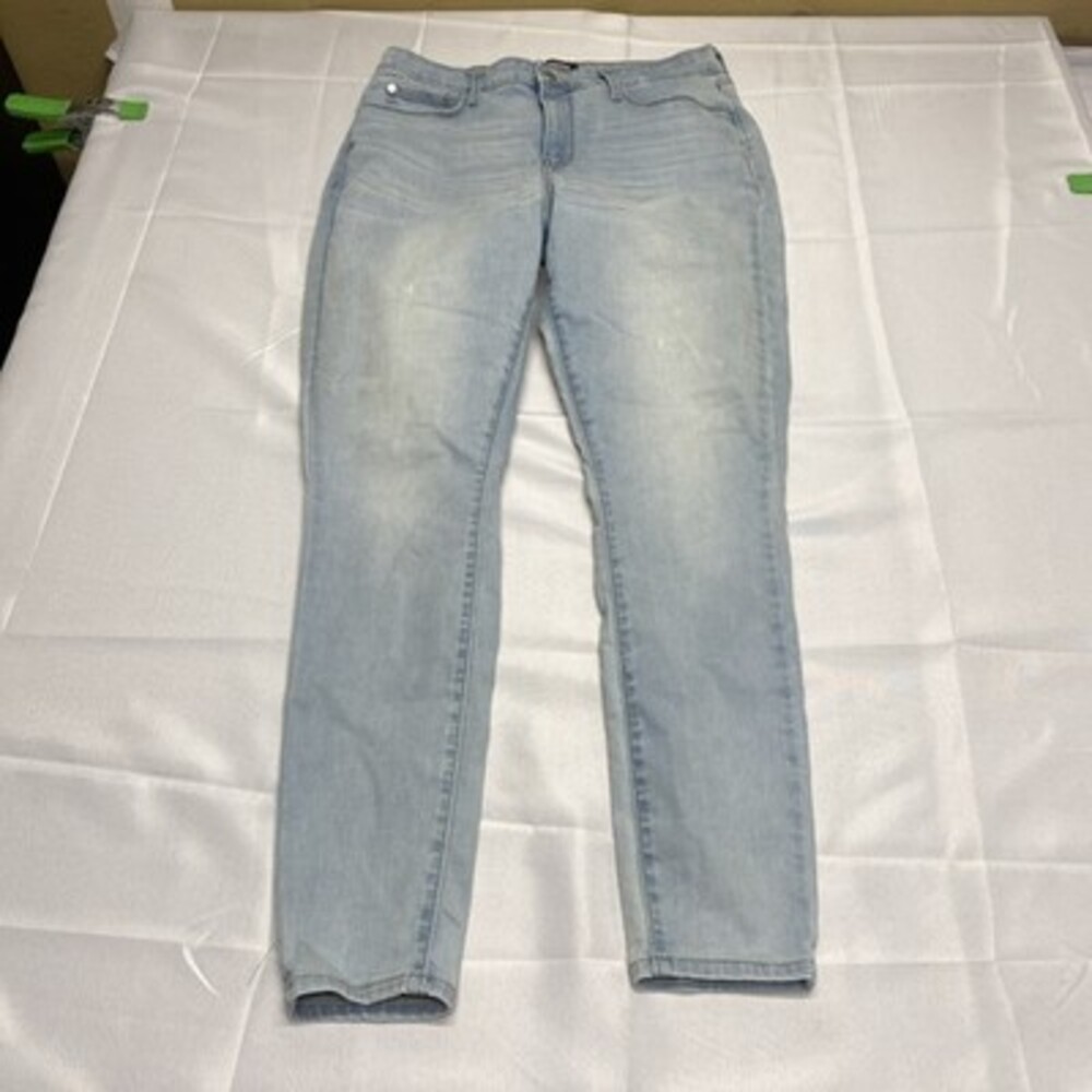 Denizen from Levi's Women's Ultra High Rise Super Skinny Jeans! Size 14